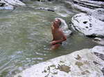 Срегей заходит в воду